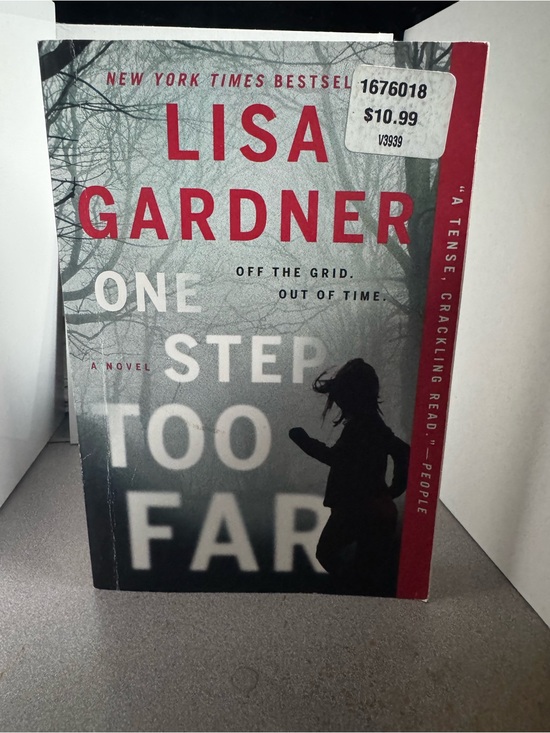 Other - One Step Too Far by Lisa Gardner Paperback Thriller